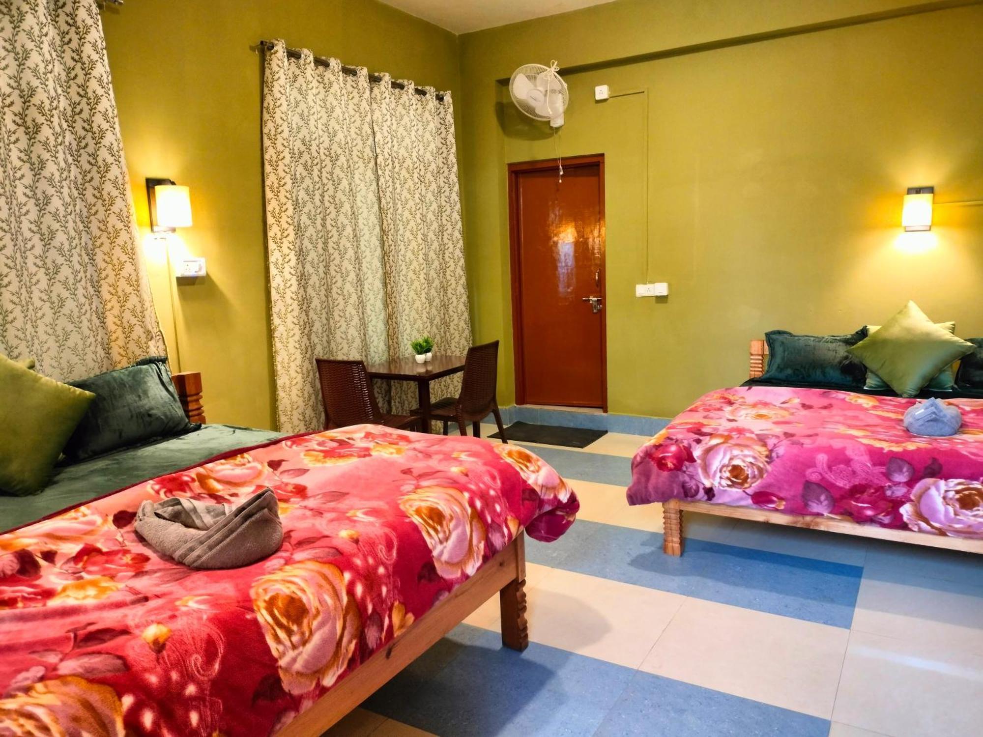 The Alpine Vista Hotel Almora Exterior foto